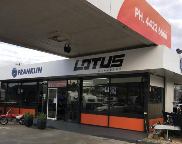 retails-signs-1